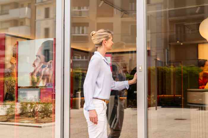 Client inside Beter Horen center