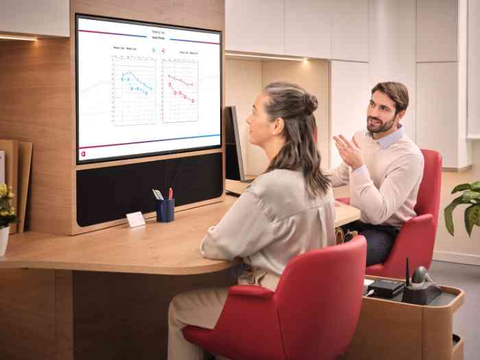 Vrouw doet een hoortest