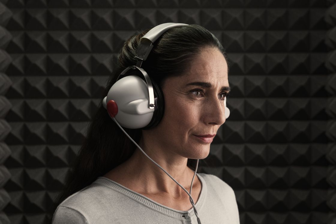 vrouwelijk familie Communicatie netwerk Tinnitus behandeling: mogelijke oplossingen oorsuizen | Beter Horen