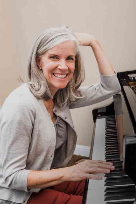 vrouw op de piano