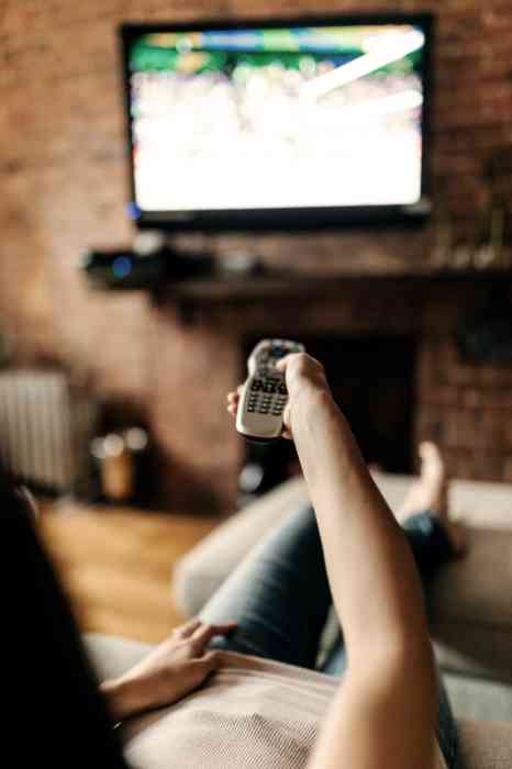 tv kijken met afstandsbediening