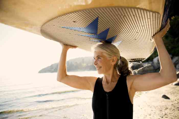 vrouw met surfplank
