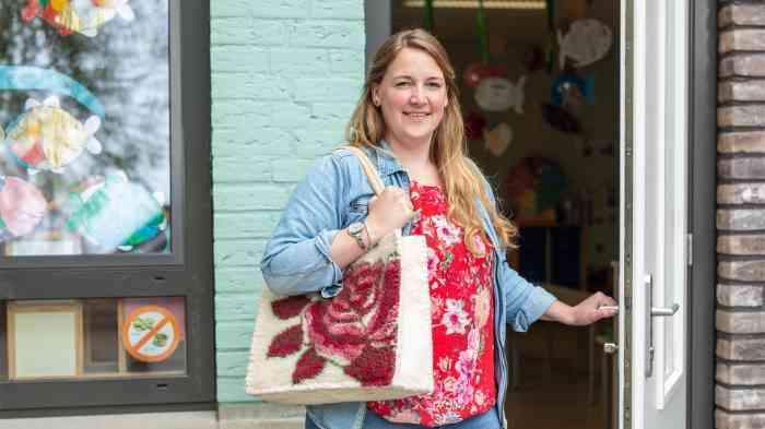 vrouw met hoortoestellen