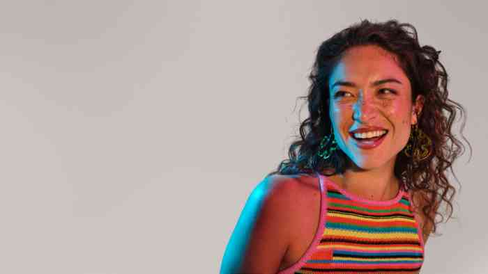 Festivalganger met oordoppen