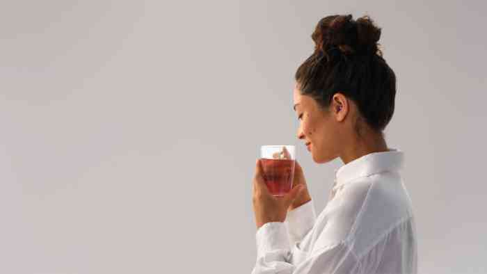 Audicien doet hoortest