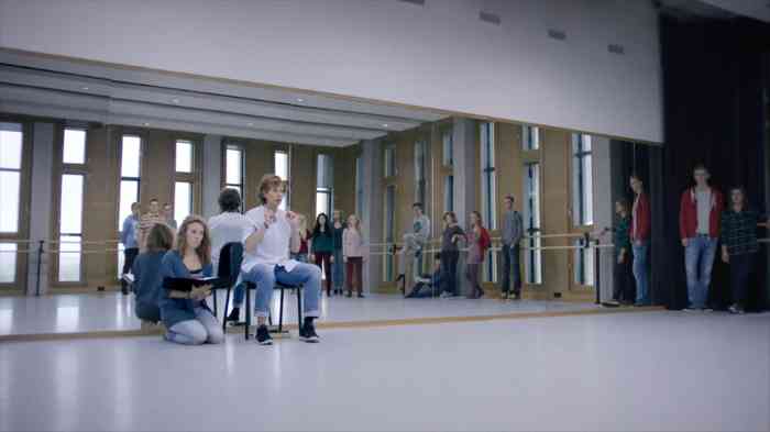 Nelleke die in een oefenzaal zit