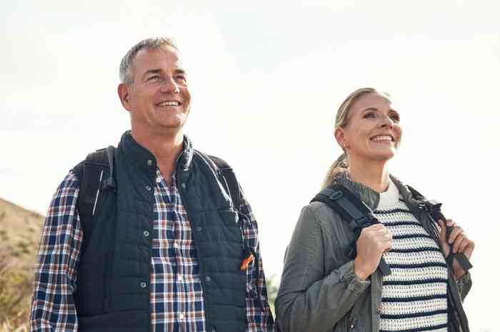 Meneer en mevrouw wandelen