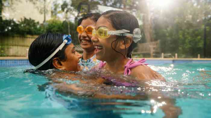 Kind in zwembad